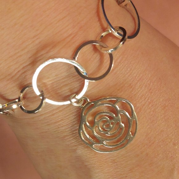 NWT Foxy Originals Silvertone Rose Charm Bracelet - Picture 2 of 5